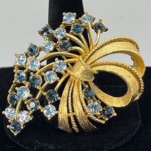 Vintage LISNER Flower Spray and Bow Brooch/Gold and Blue.